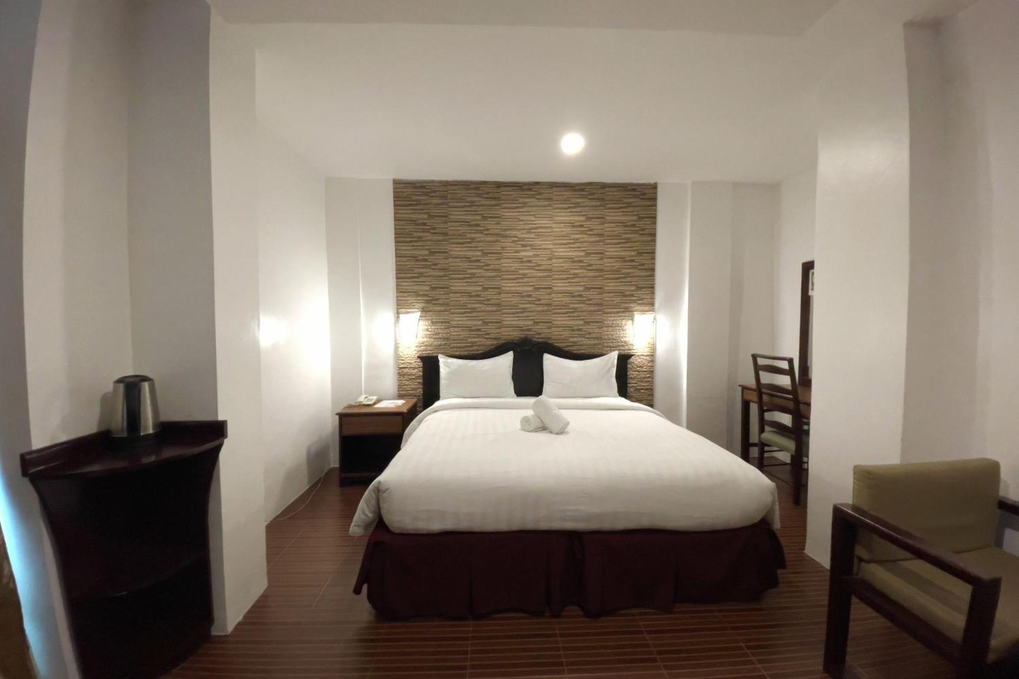 Diamond Spring Hotel Angeles Room photo